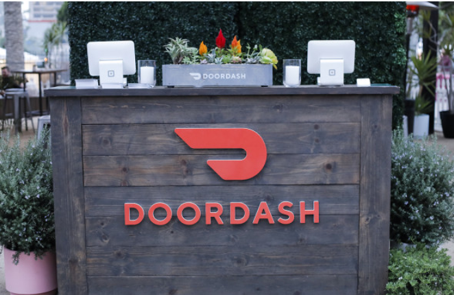 DoorDash йде у майбутнє: доставка без водіїв! DoorDash йде у майбутнє: доставка без водіїв!