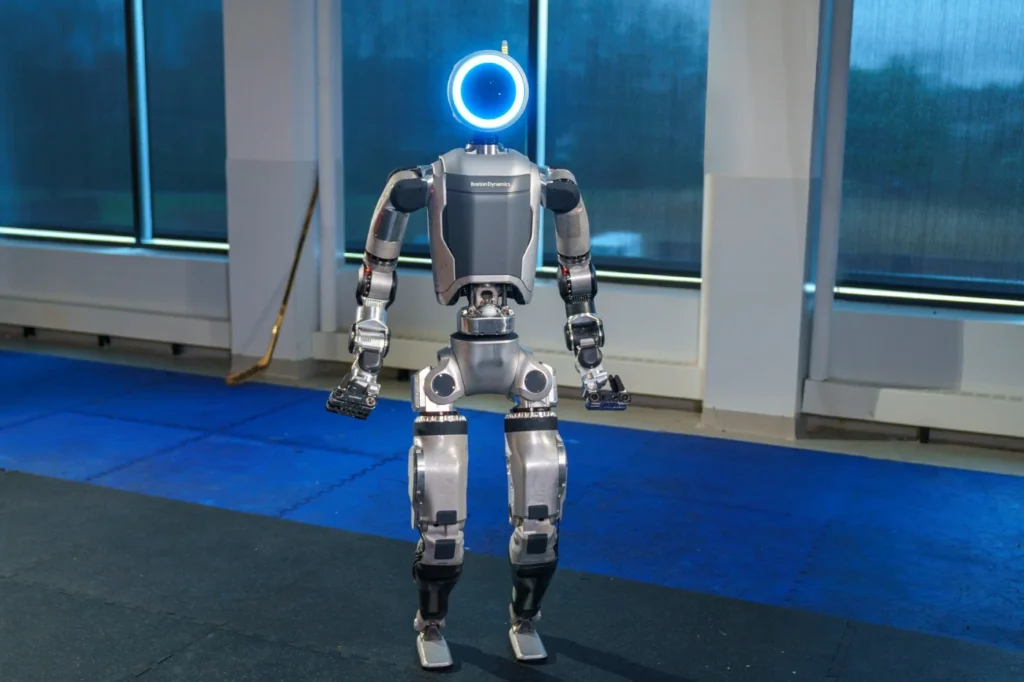 Роботы на работе. Среди нас...