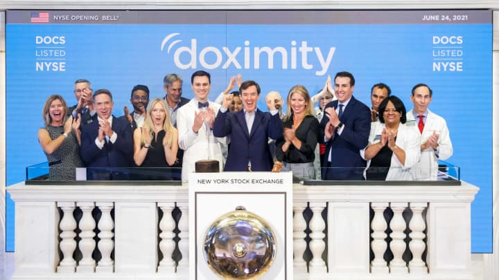 ТОП движений рынка: кто растёт, а кто теряет позиции