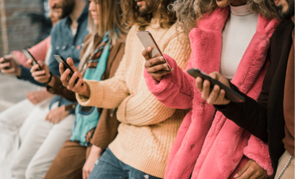 Куда вкладывают время и деньги поколение Z и миллениалы