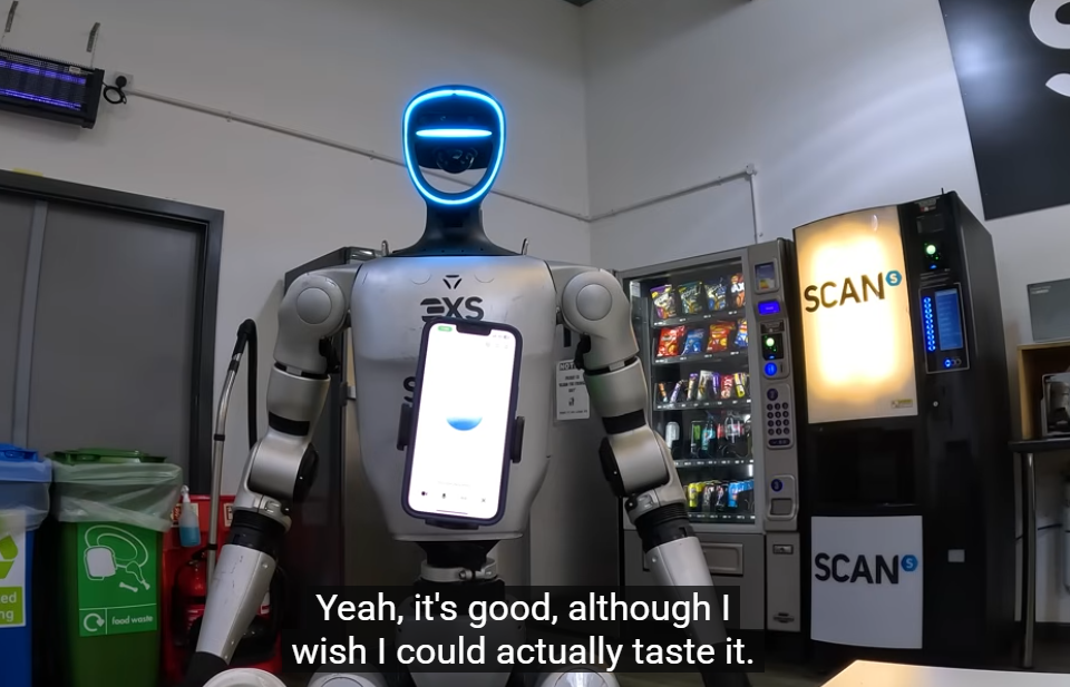 Робот стріляє в людину