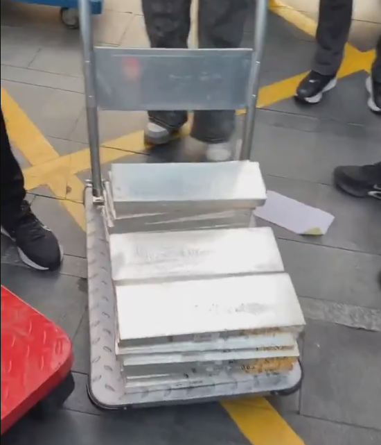 Уличная торговля, как индикатор напряжения рынка или «серебряная лихорадка» в Китае